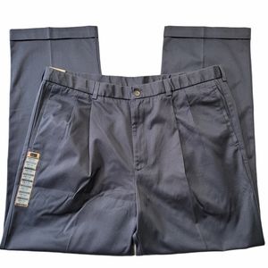 Men's Haggar Navy Classic Fit Khaki's Sz 40/32 NWT